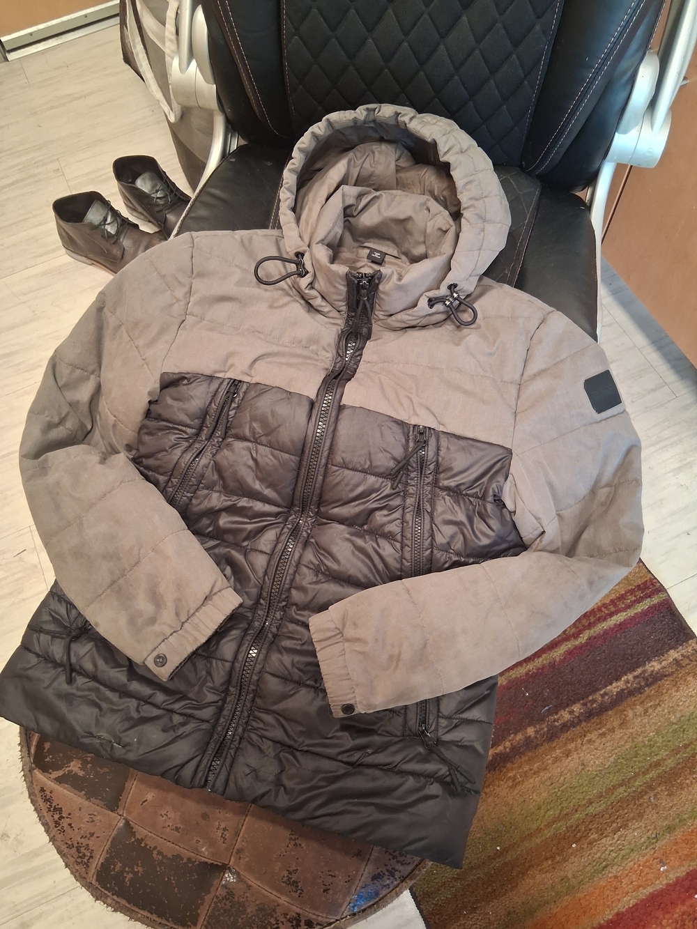 Hugo Boss Two-Tone Gray and Black Quilted Hooded Jacket - Picture 5 of 10